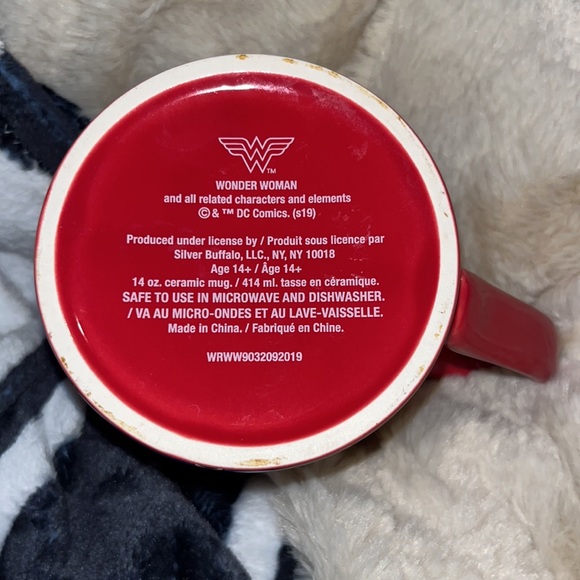 Wonder Woman DC Comics 14 oz. Ceramic mug - Picture 3 of 3